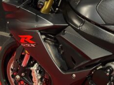 SUZUKI MOTOS GSX 750R SRAD /2016 EXCLUSIVO VEÍCULOS SANTA CRUZ DO SUL / Carros no Vale