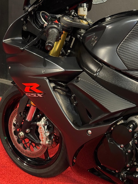 SUZUKI MOTOS GSX 750R SRAD /2016 EXCLUSIVO VEÍCULOS SANTA CRUZ DO SUL / Carros no Vale