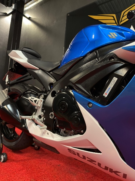 SUZUKI MOTOS GSX 750R SRAD /2014 EXCLUSIVO VEÍCULOS SANTA CRUZ DO SUL / Carros no Vale