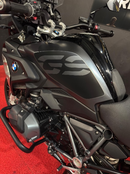 BMW MOTOS R 1200 GS TRIPLE BLACK /2022 EXCLUSIVO VEÍCULOS SANTA CRUZ DO SUL / Carros no Vale