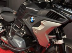 BMW MOTOS R 1200 GS TRIPLE BLACK /2022 EXCLUSIVO VEÍCULOS SANTA CRUZ DO SUL / Carros no Vale