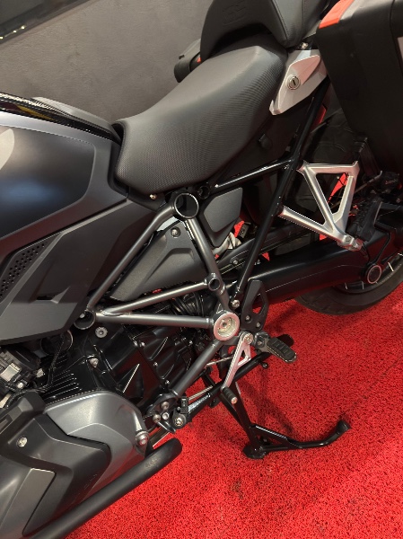 BMW MOTOS R 1200 GS TRIPLE BLACK /2022 EXCLUSIVO VEÍCULOS SANTA CRUZ DO SUL / Carros no Vale