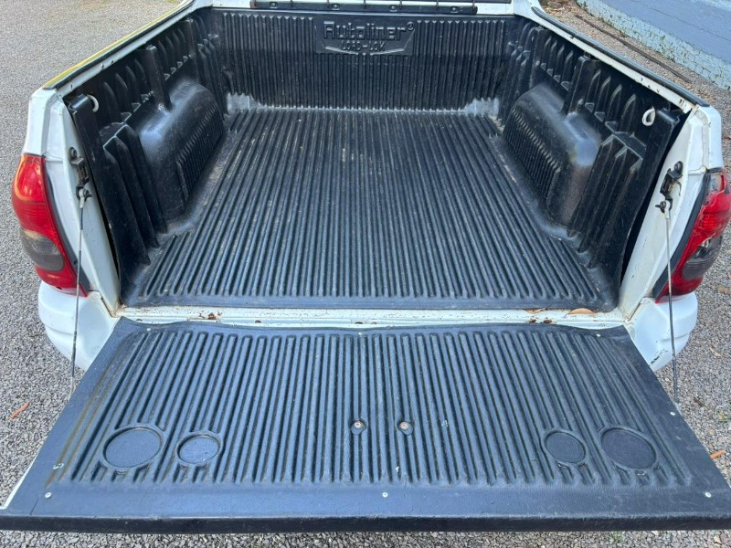 CHEVROLET CORSA PICK-UP ST 1.6 /2003 RT 811 VEÍCULOS ARROIO DO MEIO / Carros no Vale