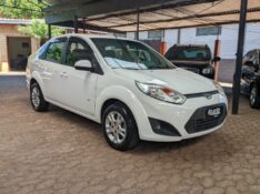 FORD FIESTA SEDAN SE 1.6 8V 2014 2013/2014 RICARDO VEÍCULOS TEUTÔNIA / Carros no Vale