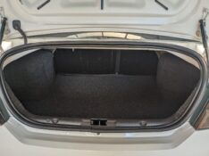 FORD FIESTA SEDAN SE 1.6 8V 2014 2013/2014 RICARDO VEÍCULOS TEUTÔNIA / Carros no Vale