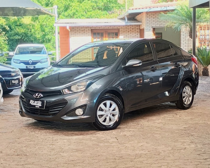 HYUNDAI HB20S 1.6 COMFORT 2013/2014 RICARDO VEÍCULOS TEUTÔNIA / Carros no Vale