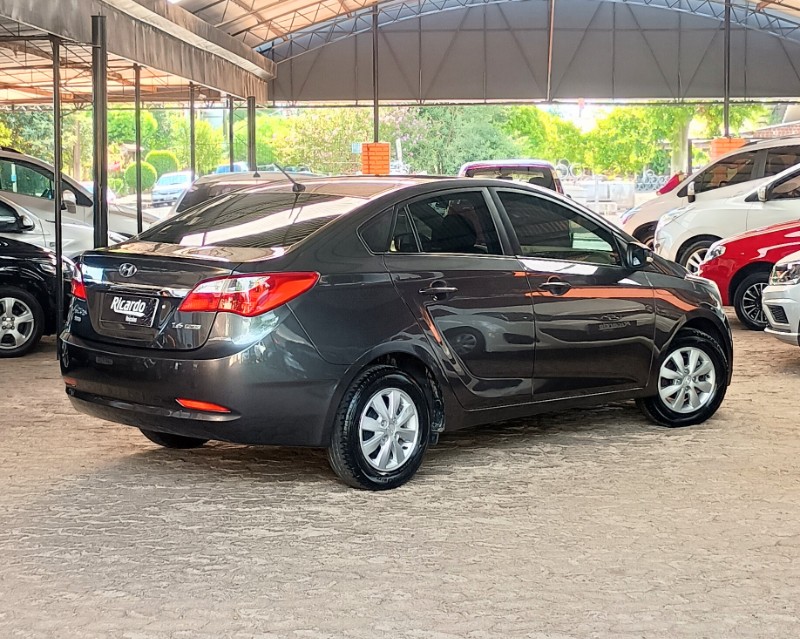 HYUNDAI HB20S 1.6 COMFORT 2013/2014 RICARDO VEÍCULOS TEUTÔNIA / Carros no Vale
