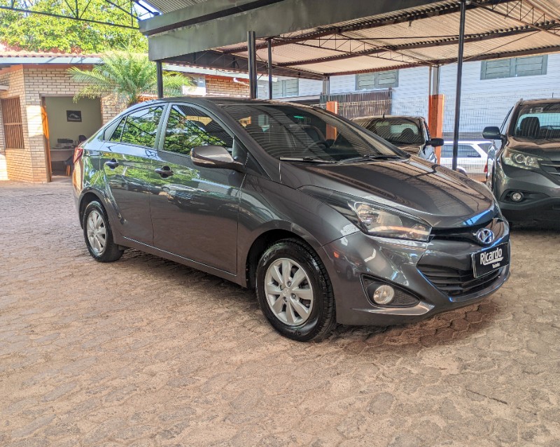 HYUNDAI HB20S 1.6 COMFORT 2013/2014 RICARDO VEÍCULOS TEUTÔNIA / Carros no Vale
