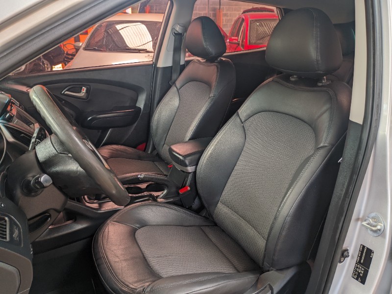 HYUNDAI IX35 2.0 MPI 4X2 16V FLEX 4P MANUAL 2011/2012 RICARDO VEÍCULOS TEUTÔNIA / Carros no Vale