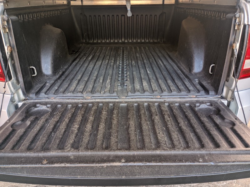 VOLKSWAGEN SAVEIRO TRENDLINE 1.6 T.FLEX 8V 2016/2017 RICARDO VEÍCULOS TEUTÔNIA / Carros no Vale