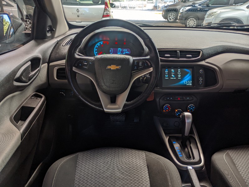 CHEVROLET ONIX 1.4 MPFI LT 8V FLEX 4P AUTOMÁTICO 2016/2017 RICARDO VEÍCULOS TEUTÔNIA / Carros no Vale