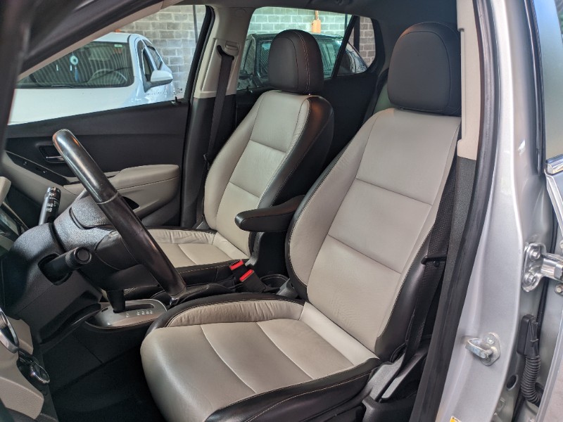 CHEVROLET TRACKER 1.8 MPFI LTZ 4X2 16V FLEX 4P AUTOMÁTICO 2014/2015 RICARDO VEÍCULOS TEUTÔNIA / Carros no Vale