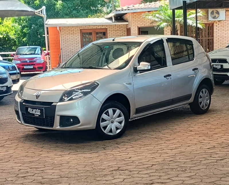 RENAULT SANDERO 1.0 EXPRESSION 16V 2014 2013/2014 RICARDO VEÍCULOS TEUTÔNIA / Carros no Vale