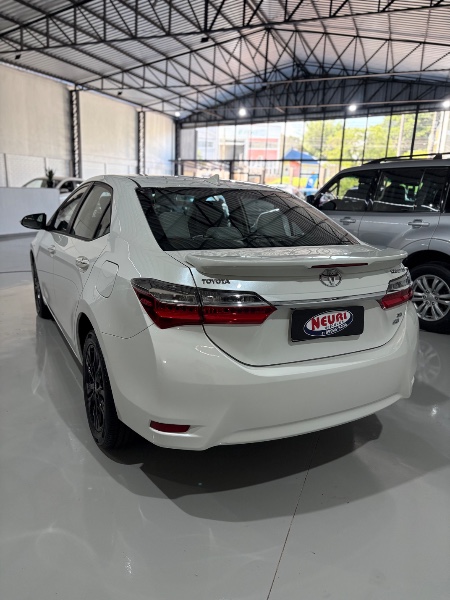 TOYOTA CORALLA XEI 2.0 2018/2018 NEURI VEÍCULOS LAJEADO / Carros no Vale