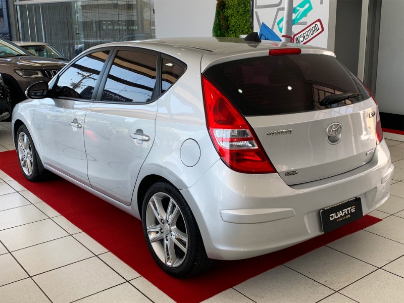 HYUNDAI I30 2.0 16V 145CV 2009/2010 DUARTE VEÍCULOS PORTO ALEGRE / Carros no Vale