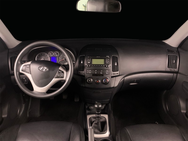 HYUNDAI I30 2.0 16V 145CV 2009/2010 DUARTE VEÍCULOS PORTO ALEGRE / Carros no Vale