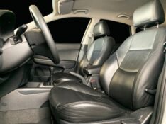 HYUNDAI I30 2.0 16V 145CV 2009/2010 DUARTE VEÍCULOS PORTO ALEGRE / Carros no Vale