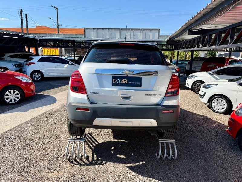 CHEVROLET TRACKER 1.8 LTZ /2014 AR MULTIMARCAS VENÂNCIO AIRES / Carros no Vale