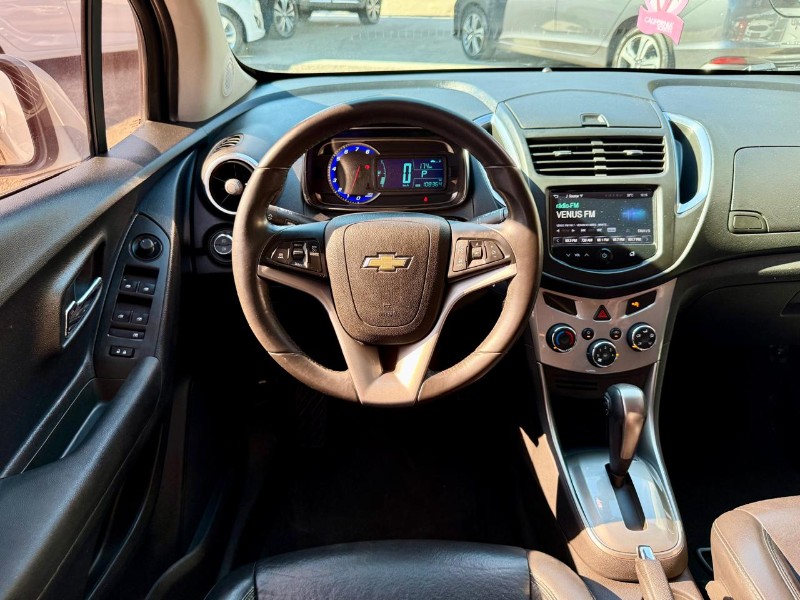 CHEVROLET TRACKER 1.8 LTZ /2014 AR MULTIMARCAS VENÂNCIO AIRES / Carros no Vale