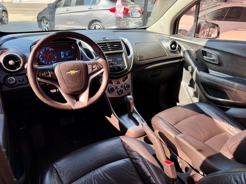 CHEVROLET TRACKER 1.8 LTZ /2014 AR MULTIMARCAS VENÂNCIO AIRES / Carros no Vale