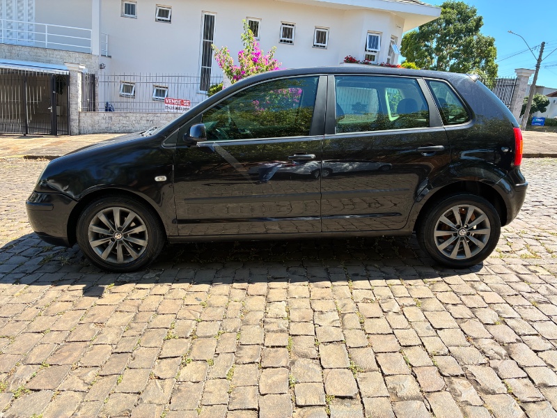 VOLKSWAGEN POLO HATCH 1.6 2003/2003 COMPLETO VEÍCULOS GUAPORÉ / Carros no Vale
