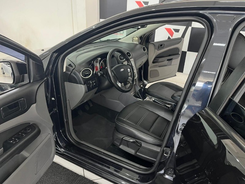 FORD FOCUS 1.6 HATCH FLEX 2012/2012 TIAGO AUTOMÓVEIS VENÂNCIO AIRES / Carros no Vale