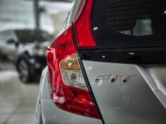 HONDA FIT 1.5 LX 16V FLEX 4P AUTOMÁTICO 2016/2017 DUARTE VEÍCULOS PORTO ALEGRE / Carros no Vale