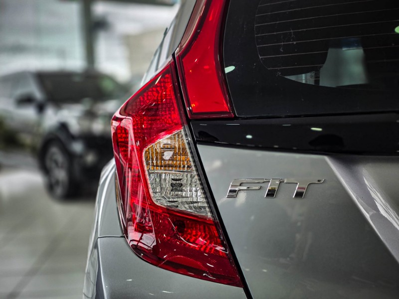 HONDA FIT 1.5 LX 16V FLEX 4P AUTOMÁTICO 2016/2017 DUARTE VEÍCULOS PORTO ALEGRE / Carros no Vale