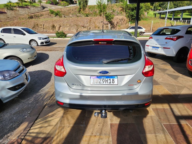 FORD FOCUS HATCH SE 1.6 16V 2013/2014 TS VEÍCULOS ANTA GORDA / Carros no Vale