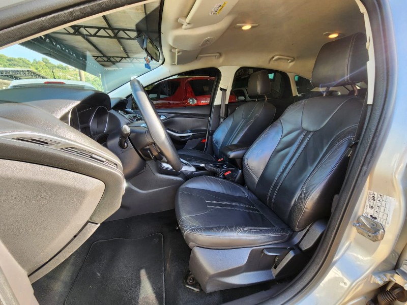 FORD FOCUS HATCH SE 1.6 16V 2013/2014 TS VEÍCULOS ANTA GORDA / Carros no Vale