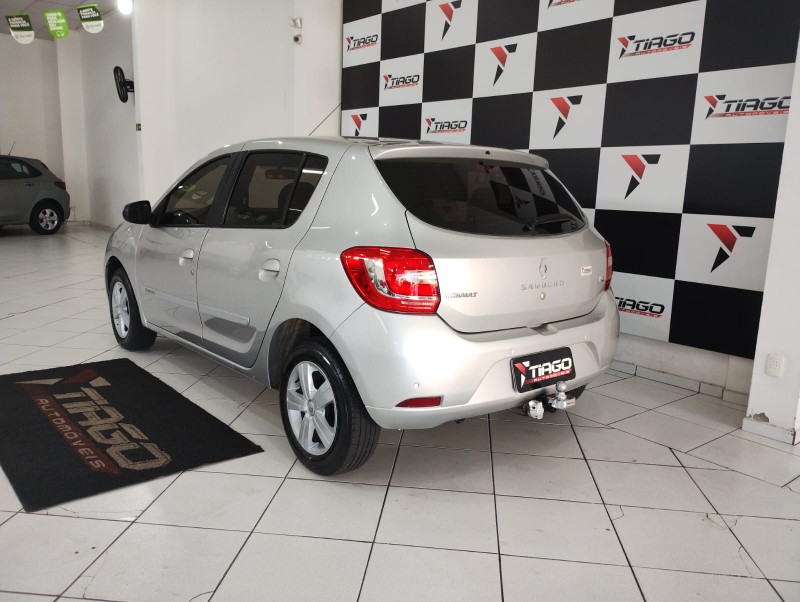 RENAULT SANDERO 1.6 EXPRESSION 8V 2016/2016 TIAGO AUTOMÓVEIS VENÂNCIO AIRES / Carros no Vale