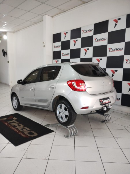RENAULT SANDERO 1.6 EXPRESSION 8V 2016/2016 TIAGO AUTOMÓVEIS VENÂNCIO AIRES / Carros no Vale
