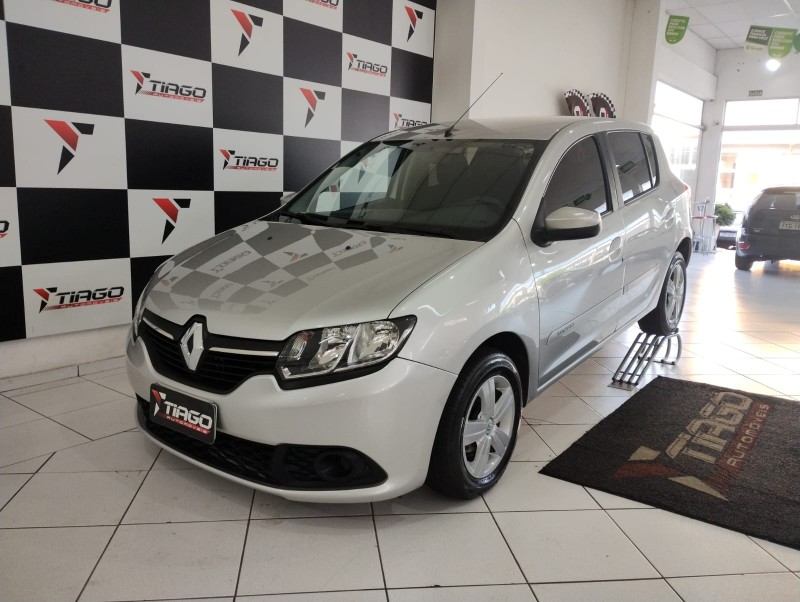 RENAULT SANDERO 1.6 EXPRESSION 8V 2016/2016 TIAGO AUTOMÓVEIS VENÂNCIO AIRES / Carros no Vale