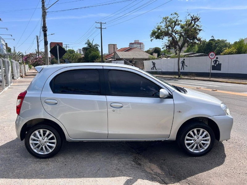 TOYOTA ETIOS 1.5 XLS 16V FLEX 4P MANUAL 2013/2013 LS MULTIMARCAS VENÂNCIO AIRES / Carros no Vale
