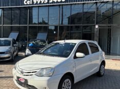 TOYOTA ETIOS 1.3 X 16V FLEX 4P MANUAL 2015/2016 NEURI VEÍCULOS LAJEADO / Carros no Vale