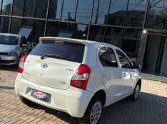 TOYOTA ETIOS 1.3 X 16V FLEX 4P MANUAL 2015/2016 NEURI VEÍCULOS LAJEADO / Carros no Vale