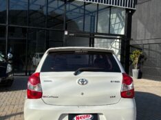 TOYOTA ETIOS 1.3 X 16V FLEX 4P MANUAL 2015/2016 NEURI VEÍCULOS LAJEADO / Carros no Vale