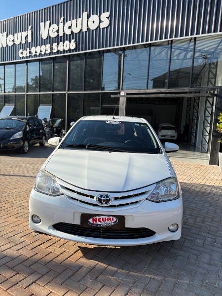 TOYOTA ETIOS 1.3 X 16V FLEX 4P MANUAL 2015/2016 NEURI VEÍCULOS LAJEADO / Carros no Vale