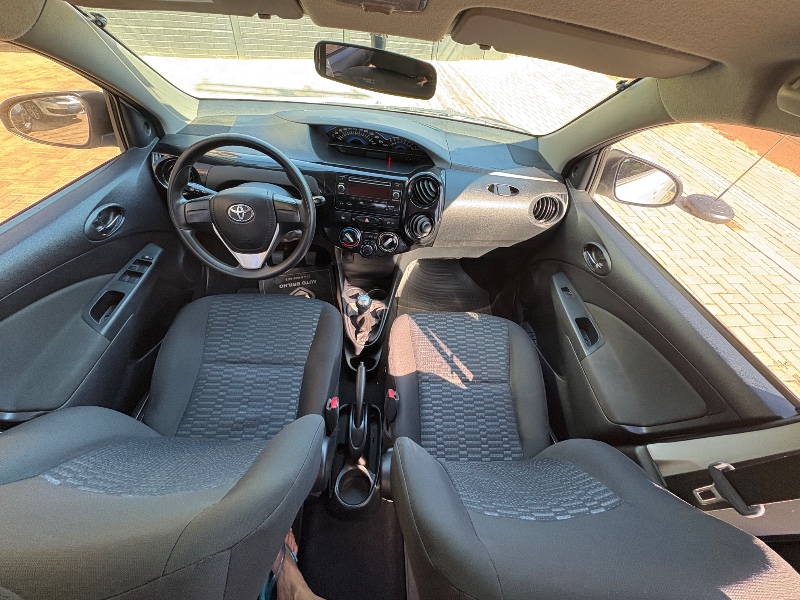 TOYOTA ETIOS 1.3 X 16V FLEX 4P MANUAL 2015/2016 NEURI VEÍCULOS LAJEADO / Carros no Vale