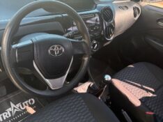 TOYOTA ETIOS 1.3 X 16V FLEX 4P MANUAL 2015/2016 NEURI VEÍCULOS LAJEADO / Carros no Vale