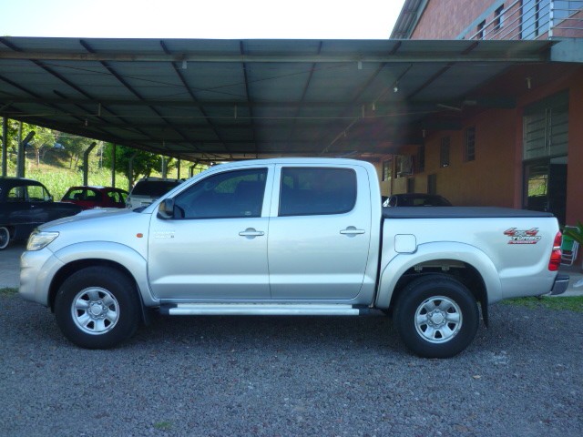 TOYOTA HILUX CABINE DUPLA HILUX CD SR 4X4 2.8 TDI DIESEL AUT. 2013/2013 PREMIUM AUTOMÓVEIS ARROIO DO MEIO / Carros no Vale