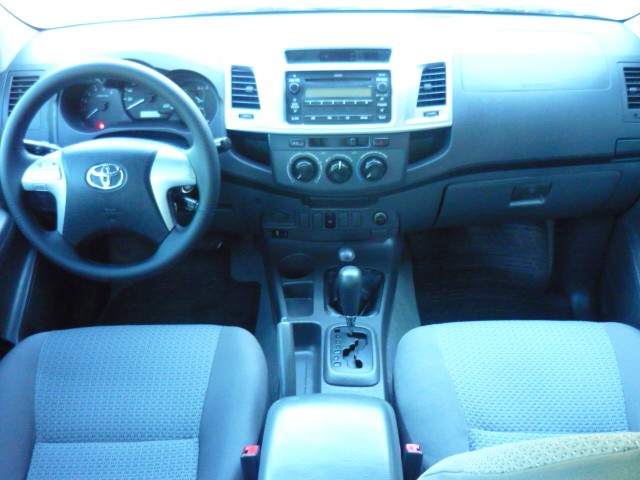 TOYOTA HILUX CABINE DUPLA HILUX CD SR 4X4 2.8 TDI DIESEL AUT. 2013/2013 PREMIUM AUTOMÓVEIS ARROIO DO MEIO / Carros no Vale