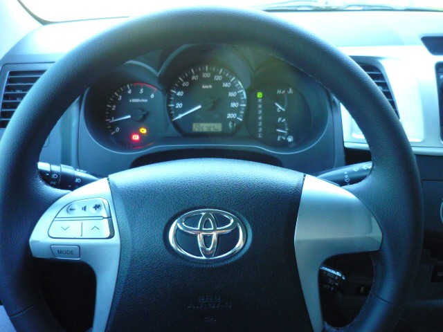 TOYOTA HILUX CABINE DUPLA HILUX CD SR 4X4 2.8 TDI DIESEL AUT. 2013/2013 PREMIUM AUTOMÓVEIS ARROIO DO MEIO / Carros no Vale