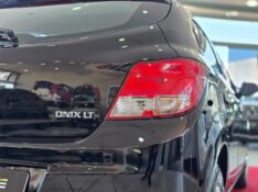 CHEVROLET ONIX 1.0 FLEX LT MANUAL 2013/2014 DUARTE VEÍCULOS PORTO ALEGRE / Carros no Vale