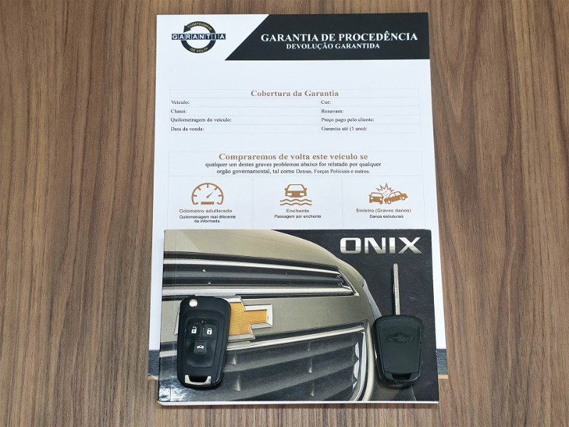 CHEVROLET ONIX 1.0 FLEX LT MANUAL 2013/2014 DUARTE VEÍCULOS PORTO ALEGRE / Carros no Vale