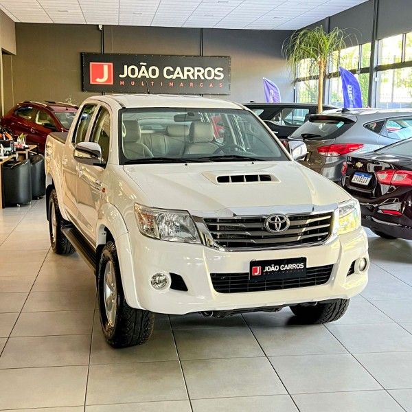 TOYOTA HILUX CD SR D4-D 4X4 3.0 TDI DIES AUT. 2015/2015 JOÃO CARROS MULTIMARCAS GUAPORÉ / Carros no Vale