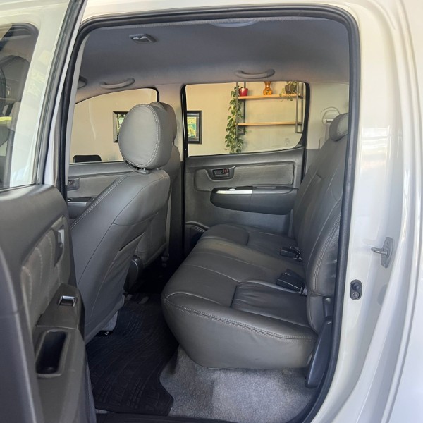 TOYOTA HILUX CD SR D4-D 4X4 3.0 TDI DIES AUT. 2015/2015 JOÃO CARROS MULTIMARCAS GUAPORÉ / Carros no Vale
