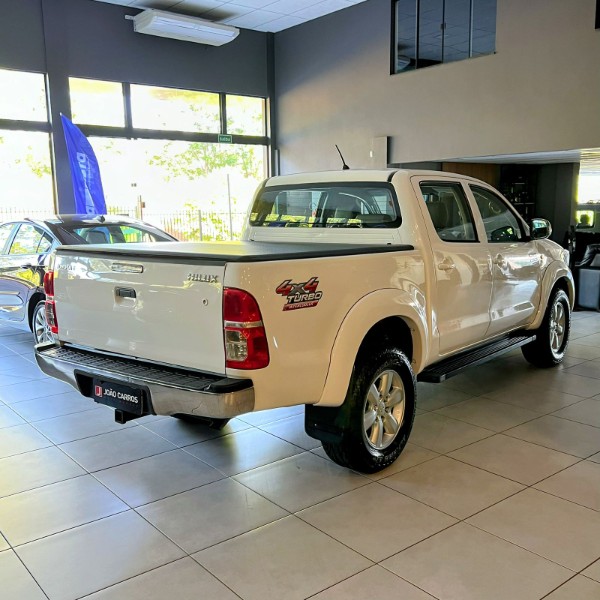 TOYOTA HILUX CD SR D4-D 4X4 3.0 TDI DIES AUT. 2015/2015 JOÃO CARROS MULTIMARCAS GUAPORÉ / Carros no Vale