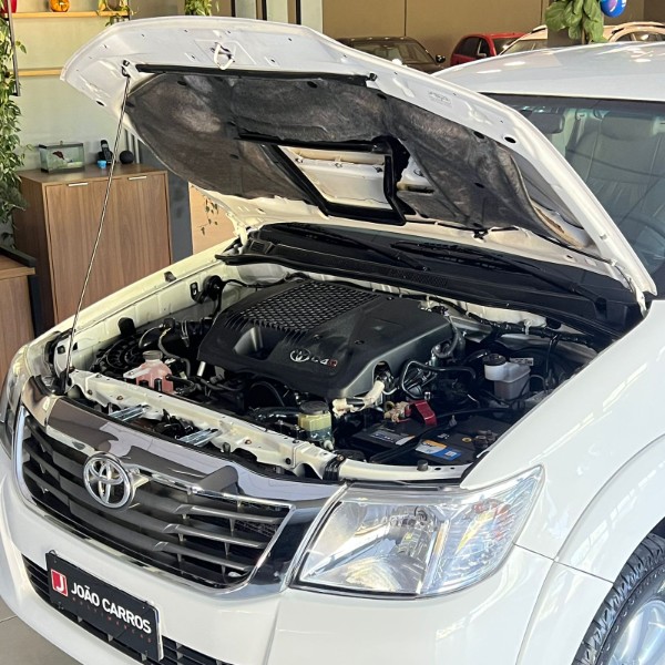 TOYOTA HILUX CD SR D4-D 4X4 3.0 TDI DIES AUT. 2015/2015 JOÃO CARROS MULTIMARCAS GUAPORÉ / Carros no Vale