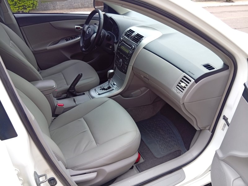 TOYOTA COROLLA 2.0 XEI 16V FLEX 4P AUTOMÁTICO 2012/2013 ALTERNATIVA VEÍCULOS LAJEADO / Carros no Vale